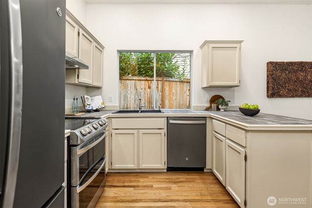 2715 NE 184th Place, Lake Forest Park, WA 98155