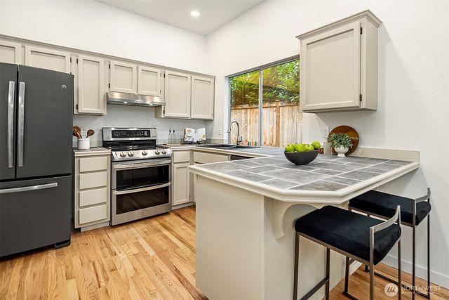 2715 NE 184th Place, Lake Forest Park, WA 98155