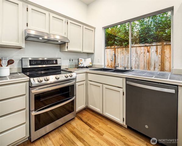 2715 NE 184th Place, Lake Forest Park, WA 98155