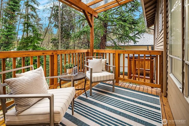 2715 NE 184th Place, Lake Forest Park, WA 98155