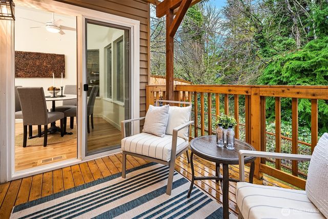 2715 NE 184th Place, Lake Forest Park, WA 98155