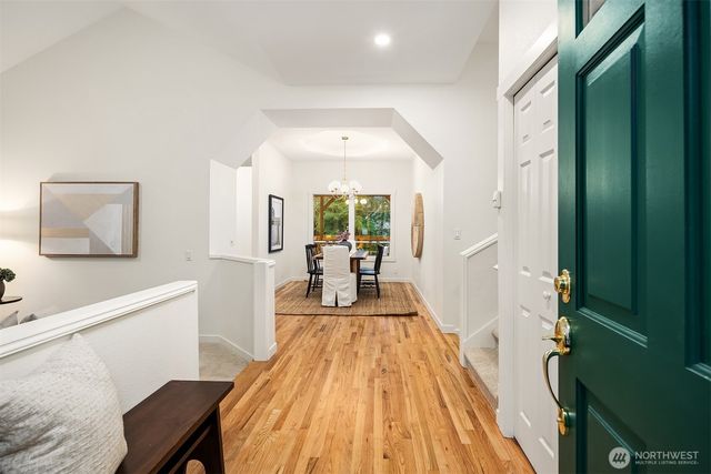 2715 NE 184th Place, Lake Forest Park, WA 98155