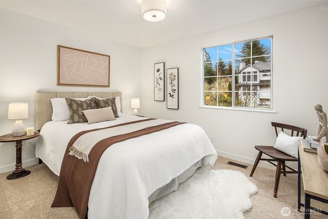 2715 NE 184th Place, Lake Forest Park, WA 98155