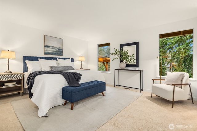 2715 NE 184th Place, Lake Forest Park, WA 98155