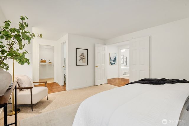 2715 NE 184th Place, Lake Forest Park, WA 98155