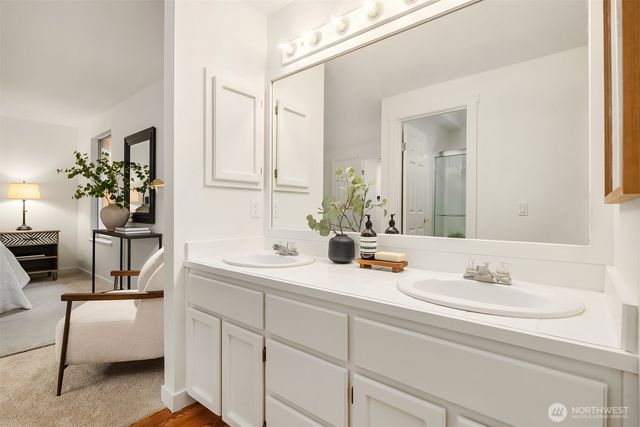 2715 NE 184th Place, Lake Forest Park, WA 98155