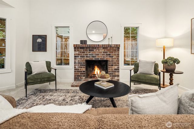 2715 NE 184th Place, Lake Forest Park, WA 98155