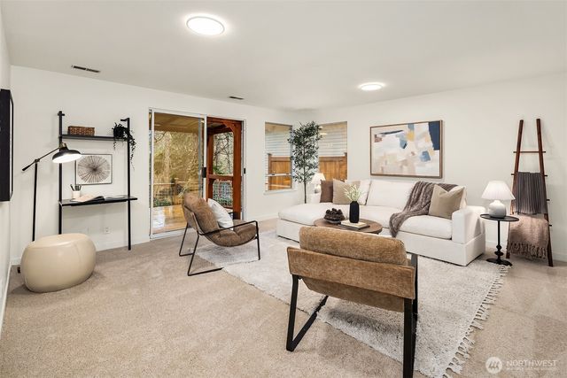 2715 NE 184th Place, Lake Forest Park, WA 98155