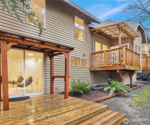 2715 NE 184th Place, Lake Forest Park, WA 98155