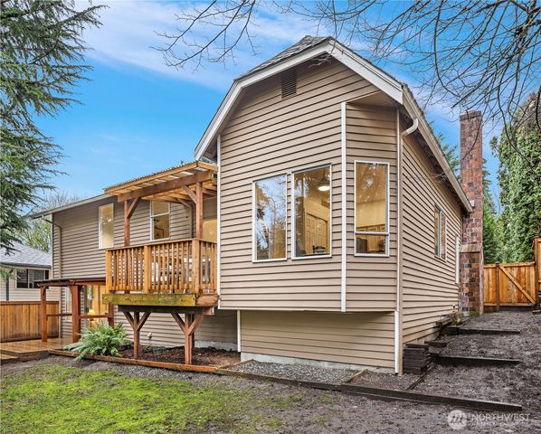 2715 NE 184th Place, Lake Forest Park, WA 98155