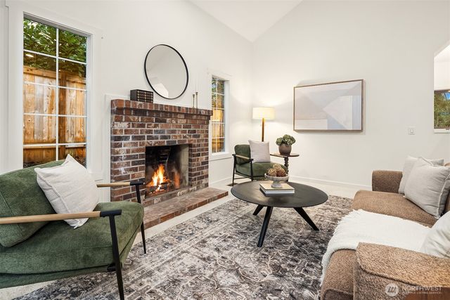 2715 NE 184th Place, Lake Forest Park, WA 98155