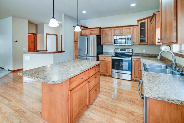 9305 Golden Hue Boulevard, Verona, WI 53593