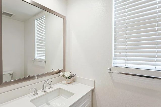 1410 N Harbor 1, Santa Ana, CA 92703