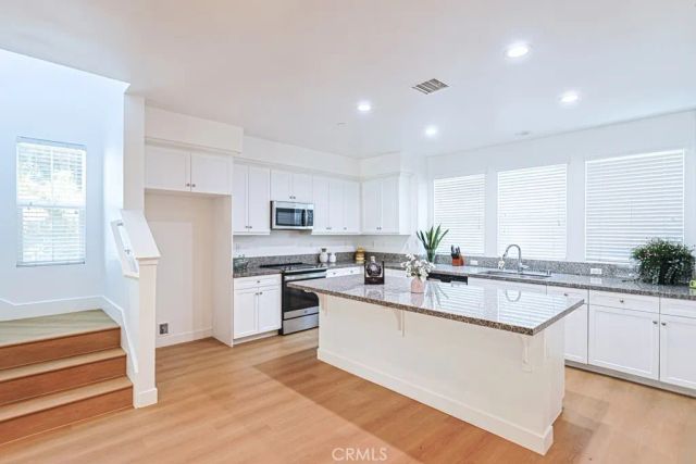 1410 N Harbor 1, Santa Ana, CA 92703