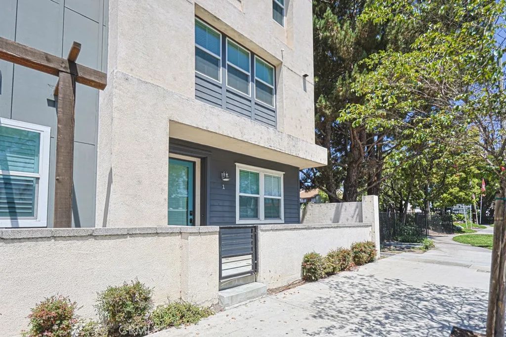 1410 N Harbor 1, Santa Ana, CA 92703