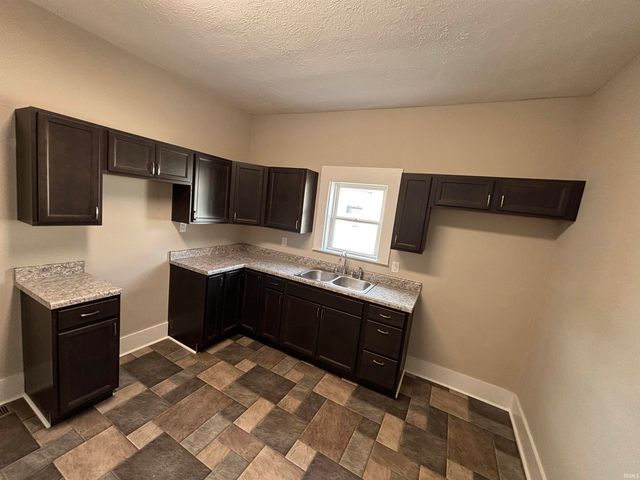 917 Oak Street, Vincennes, IN 47591