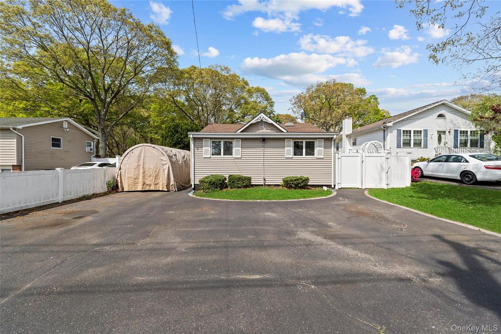 164 Dare Road, Selden, NY 11784