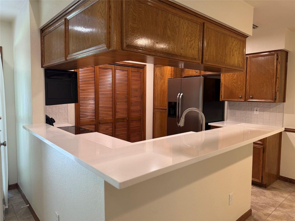 349 Fantail LOOP B, Austin, TX 78734