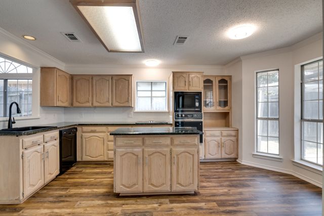 319 Kessler Drive, Euless, TX 76039