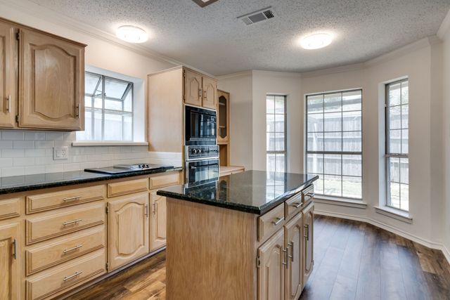 319 Kessler Drive, Euless, TX 76039