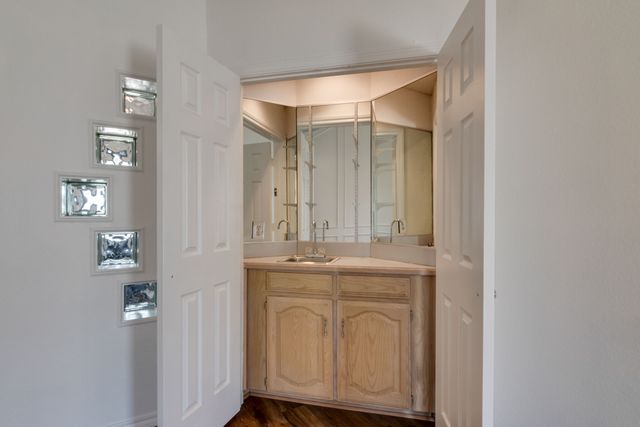 319 Kessler Drive, Euless, TX 76039