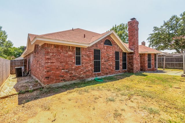 319 Kessler Drive, Euless, TX 76039