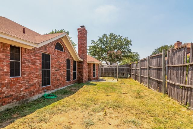 319 Kessler Drive, Euless, TX 76039