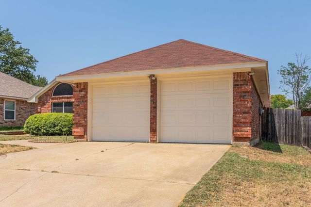 319 Kessler Drive, Euless, TX 76039