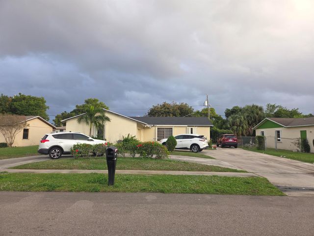 1474 N Mangonia Circle, West Palm Beach, FL 33401