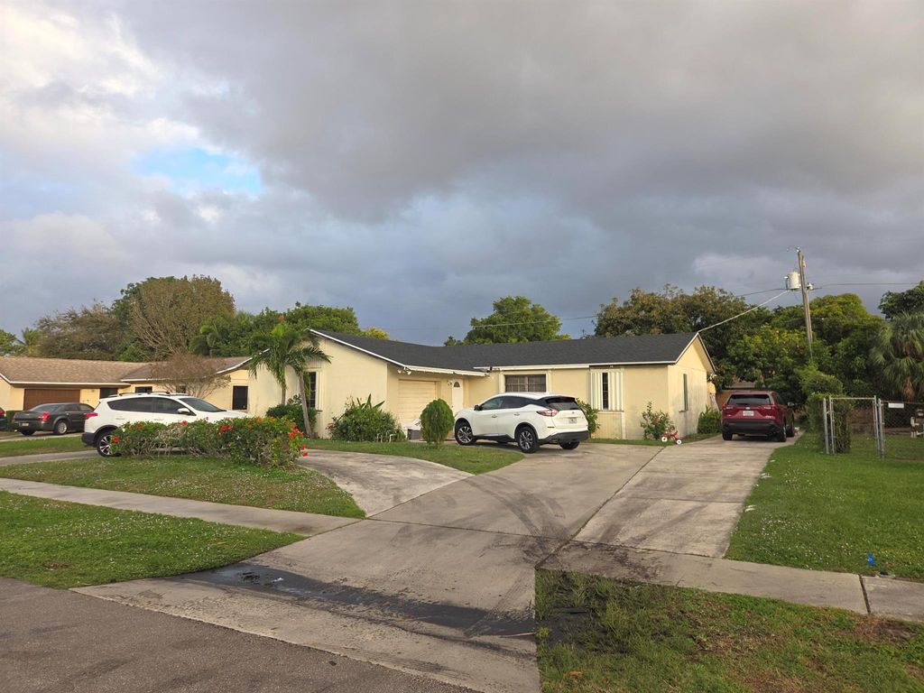 1474 N Mangonia Circle, West Palm Beach, FL 33401