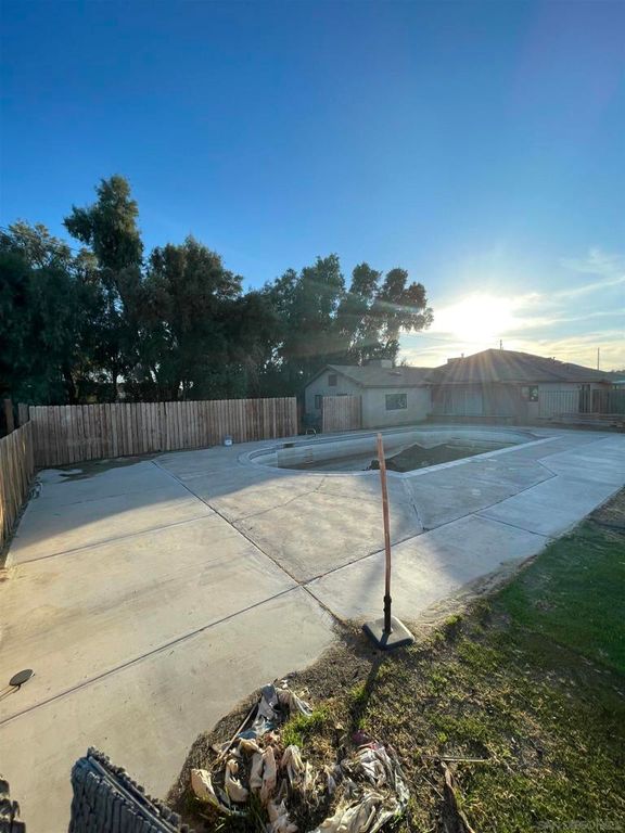 Image 2 of property listing at 34792 Cedar Rd, Barstow, CA 92311