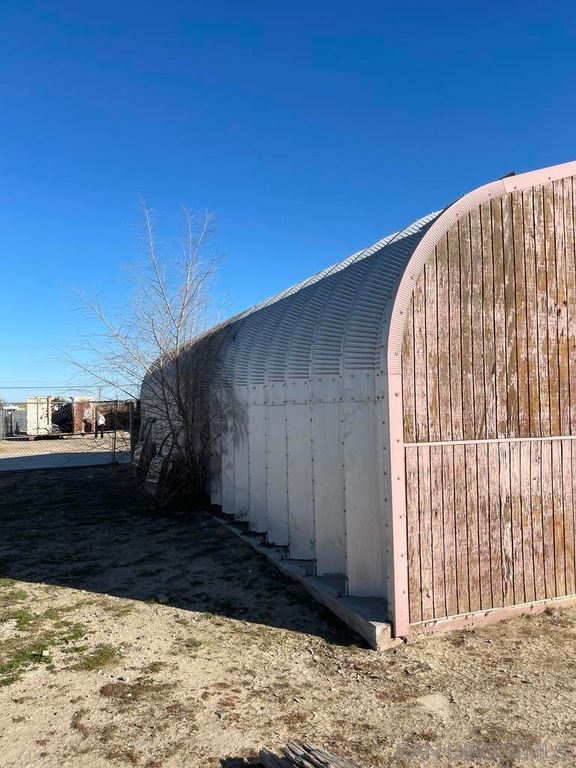 Image 23 of property listing at 34792 Cedar Rd, Barstow, CA 92311