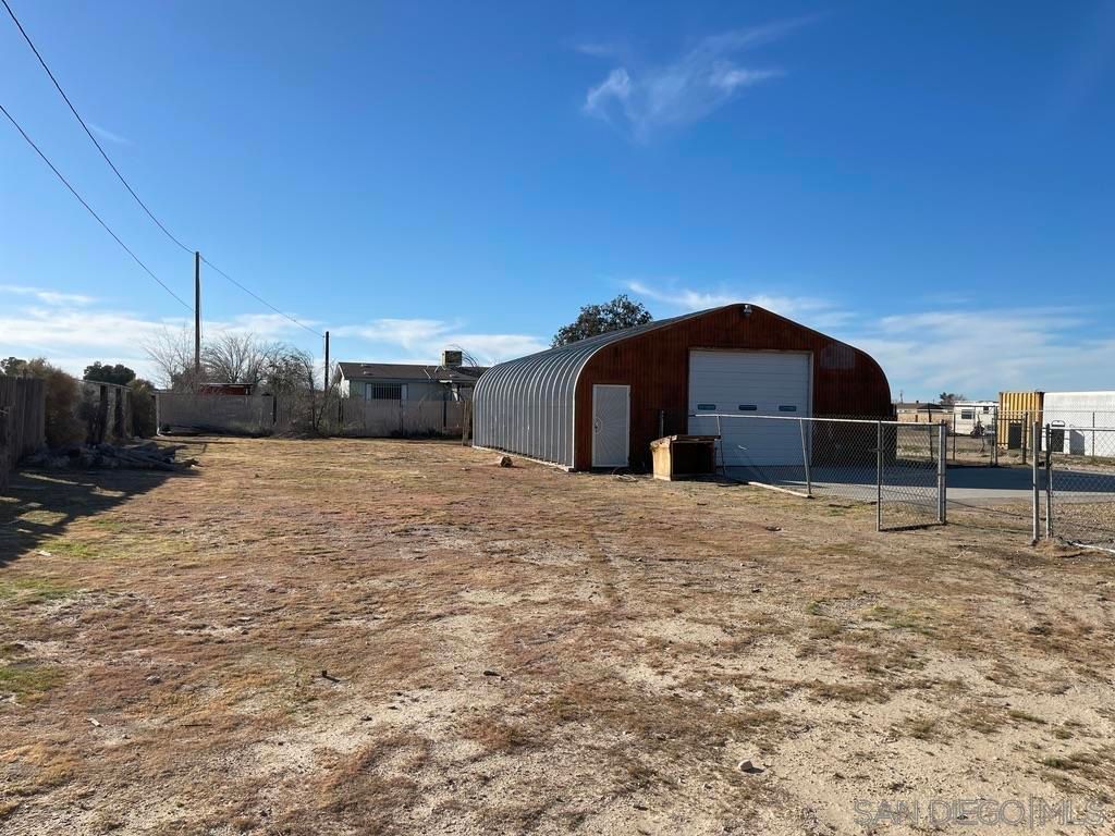 Image 3 of property listing at 34792 Cedar Rd, Barstow, CA 92311