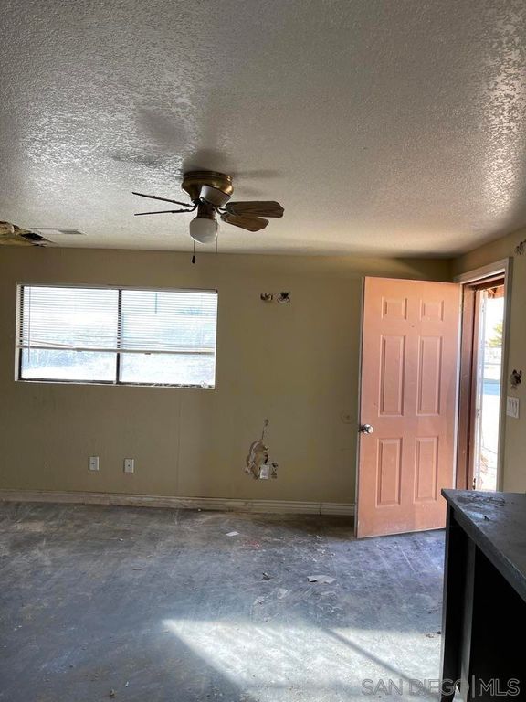 Image 5 of property listing at 34792 Cedar Rd, Barstow, CA 92311