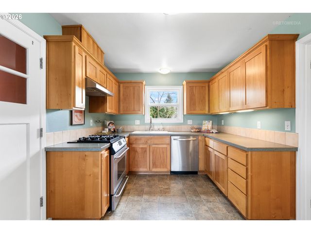 874 Ne BIRCHWOOD Dr, Hillsboro, OR 97124