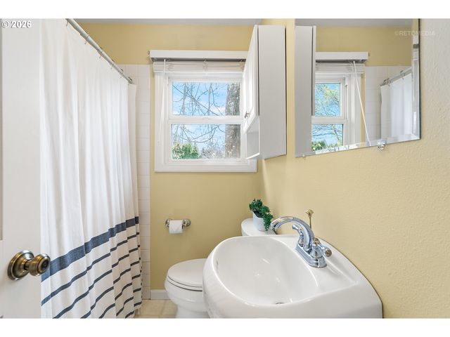 874 Ne BIRCHWOOD Dr, Hillsboro, OR 97124