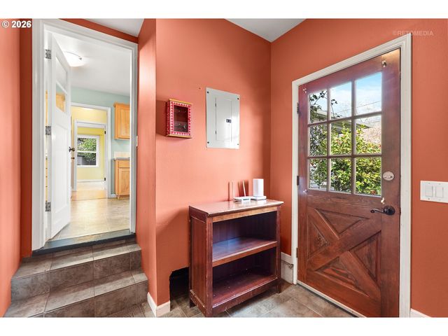 874 Ne BIRCHWOOD Dr, Hillsboro, OR 97124