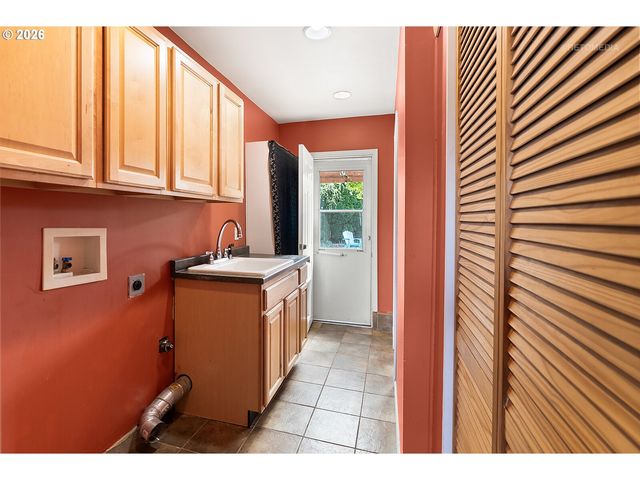 874 Ne BIRCHWOOD Dr, Hillsboro, OR 97124