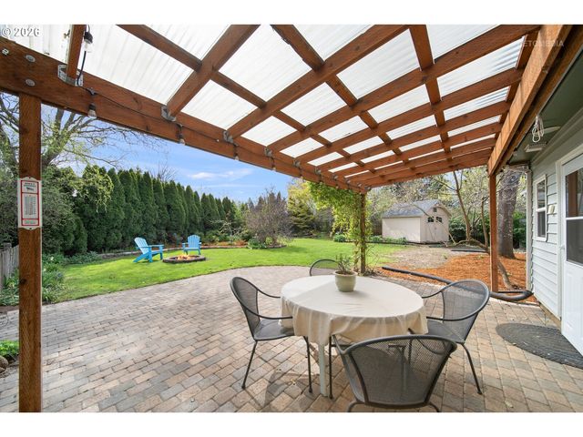 874 Ne BIRCHWOOD Dr, Hillsboro, OR 97124