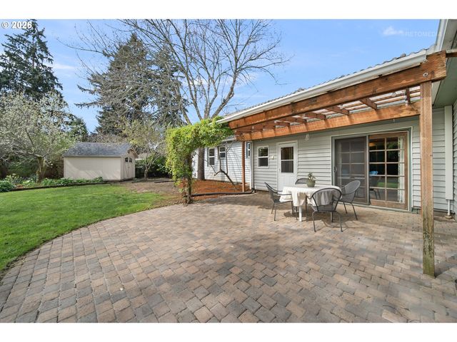 874 Ne BIRCHWOOD Dr, Hillsboro, OR 97124