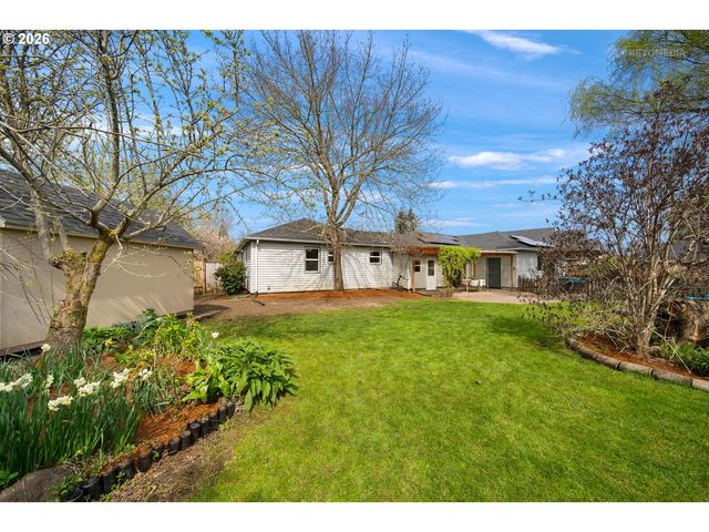 874 Ne BIRCHWOOD Dr, Hillsboro, OR 97124