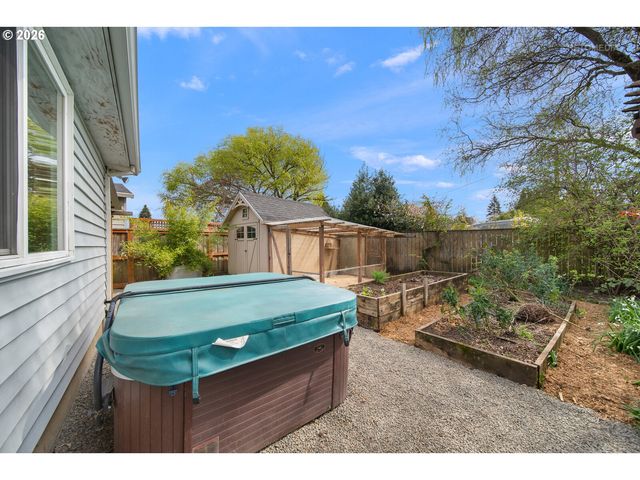 874 Ne BIRCHWOOD Dr, Hillsboro, OR 97124