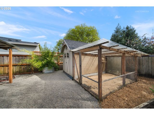 874 Ne BIRCHWOOD Dr, Hillsboro, OR 97124