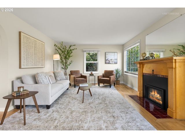 874 Ne BIRCHWOOD Dr, Hillsboro, OR 97124