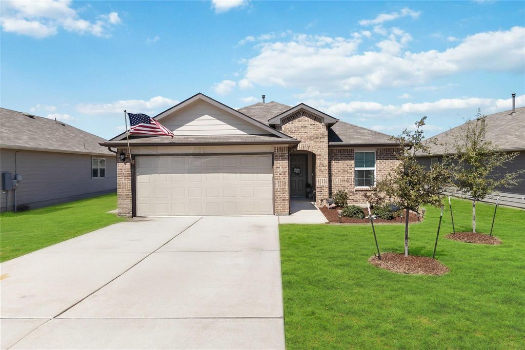 215 WHIPPORWILL LN, San Marcos, TX 78666