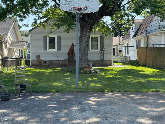 132 S 10th Avenue, Beech Grove, IN 46107