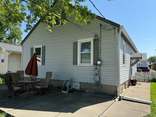 132 S 10th Avenue, Beech Grove, IN 46107