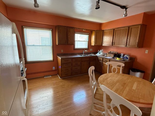132 S 10th Avenue, Beech Grove, IN 46107