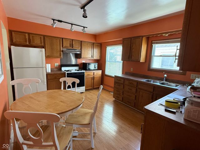132 S 10th Avenue, Beech Grove, IN 46107