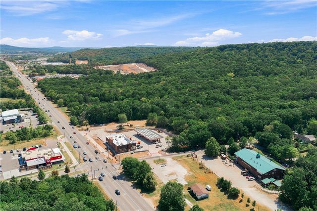 4005 W Martin Luther King Jr Boulevard, Fayetteville, AR 72704